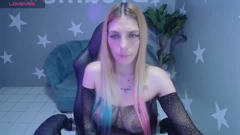 Snapshot of candy_kush_a chatting on 11-14-25, 08:51 candy_kush_a online show from 11-14-25, 08:51