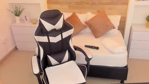 CANDY online show from 11-17-25, 07:08