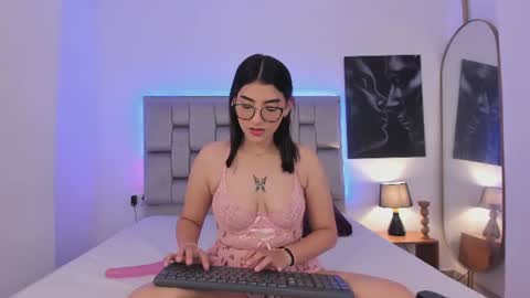 Snapshot of candy_tyna chatting on 06-26-26, 04:33 candy_tyna online show from 06-26-26, 04:33