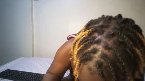 Snapshot of candycurly_ chatting on 10-23-25, 10:47 candycurly_ online show from 10-23-25, 10:47