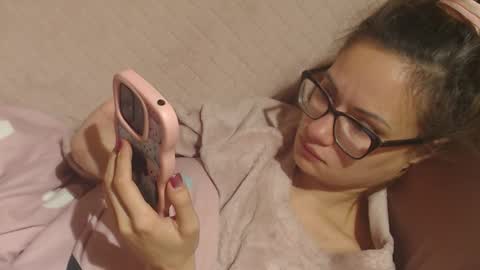 say meow and send tips  online show from 11-15-25, 09:39