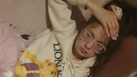 say meow and send tip  online show from 04-26-26, 07:00