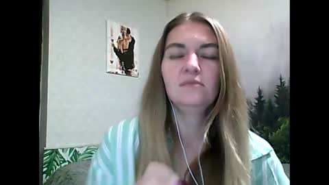 Snapshot of candyolime chatting on 09-24-25, 08:23 Daisy online show from 09-24-25, 08:23