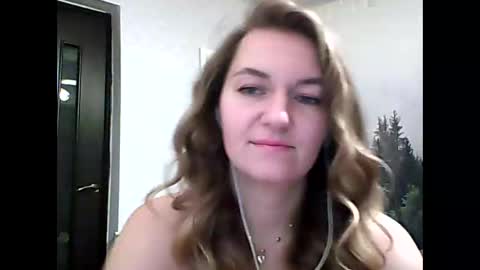 Snapshot of candyolime chatting on 12-15-25, 09:30 Daisy online show from 12-15-25, 09:30