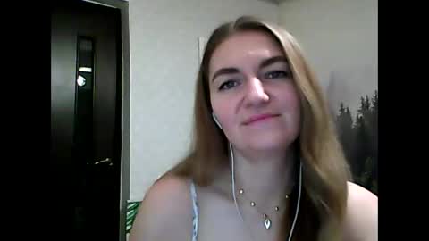 Snapshot of candyolime chatting on 12-16-25, 09:31 Daisy online show from 12-16-25, 09:31