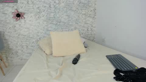 Snapshot of canhela1 chatting on 01-09-25, 04:19 Canhela online show from 01-09-25, 04:19