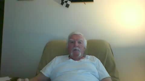 Snapshot of capecod21 chatting on 01-05-25, 01:47 capecod21 online show from 01-05-25, 01:47