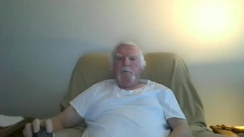 Snapshot of capecod21 chatting on 02-02-25, 01:41 capecod21 online show from 02-02-25, 01:41