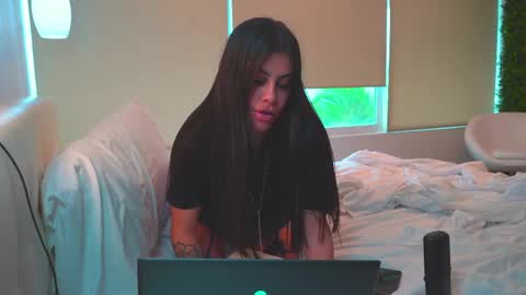 Snapshot of capriciousqueen chatting on 09-09-25, 11:26 Miyah online show from 09-09-25, 11:26