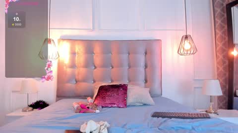 Snapshot of caraiosh_ chatting on 12-15-24, 10:39 Cara online show from 12-15-24, 10:39