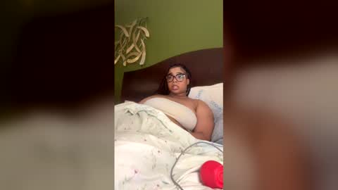 caramel_cremes15 online show from 05-09-26, 03:56