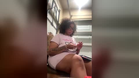 caramel_cremes15 online show from 05-12-26, 03:47