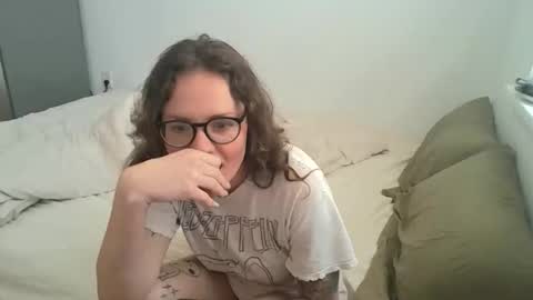 caraviolet online show from 05-20-26, 06:03