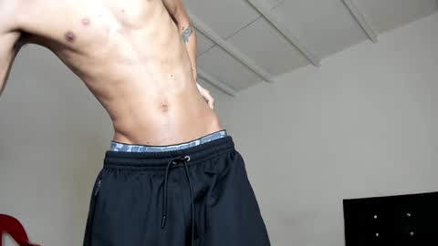 Snapshot of cardrey05 chatting on 01-08-25, 06:09 Carlos and Cristian online show from 01-08-25, 06:09