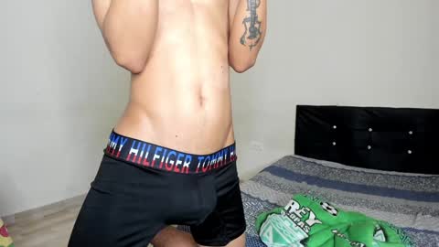 Snapshot of cardrey05 chatting on 02-05-25, 04:37 Carlos and Cristian online show from 02-05-25, 04:37