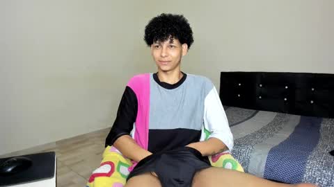 Snapshot of cardrey05 chatting on 02-21-25, 11:10 Carlos and Cristian online show from 02-21-25, 11:10