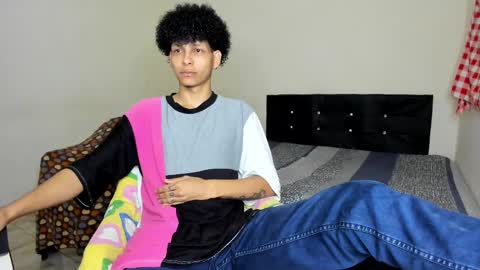 Snapshot of cardrey05 chatting on 02-22-25, 11:57 Carlos and Cristian online show from 02-22-25, 11:57