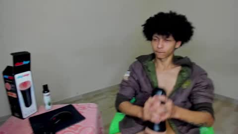 Snapshot of cardrey05 chatting on 09-10-25, 04:45 Carlos and Cristian online show from 09-10-25, 04:45