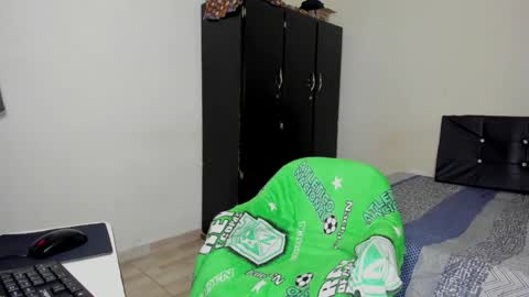 Snapshot of cardrey05 chatting on 10-22-25, 08:41 Carlos and Cristian online show from 10-22-25, 08:41