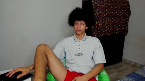 Snapshot of cardrey05 chatting on 10-31-25, 09:10 Carlos and Cristian online show from 10-31-25, 09:10