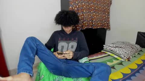 Snapshot of cardrey05 chatting on 11-05-25, 08:25 Carlos and Cristian online show from 11-05-25, 08:25