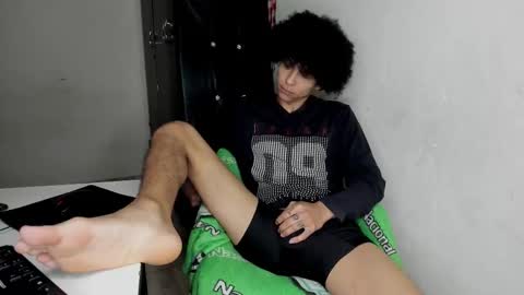 Snapshot of cardrey05 chatting on 12-16-25, 04:39 Carlos and Cristian online show from 12-16-25, 04:39