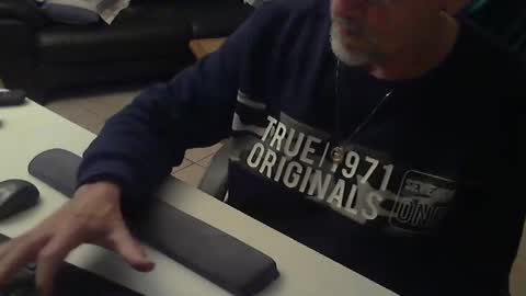 Snapshot of cargo69 chatting on 01-06-25, 06:41 cargo69 online show from 01-06-25, 06:41