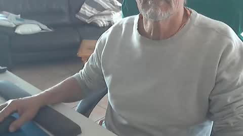 Snapshot of cargo69 chatting on 10-12-25, 03:33 cargo69 online show from 10-12-25, 03:33