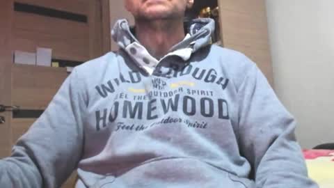 Snapshot of carin_the_body chatting on 12-01-25, 06:07 Laz online show from 12-01-25, 06:07