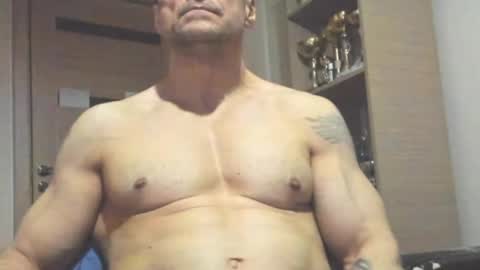 Snapshot of carin_the_body chatting on 05-31-26, 01:03 Laz online show from 05-31-26, 01:03