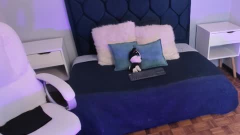 Snapshot of carinasommers chatting on 11-01-25, 10:45 CARINA  online show from 11-01-25, 10:45