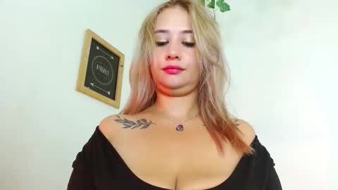 Carla online show from 09-12-25, 11:43