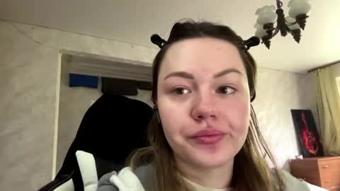 Lesly online show from 04-27-26, 07:28