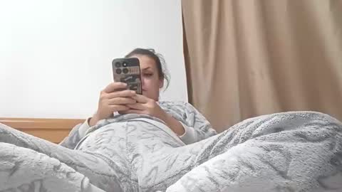 Snapshot of carlasweet00 chatting on 10-08-25, 09:34 carlasweet00 online show from 10-08-25, 09:34