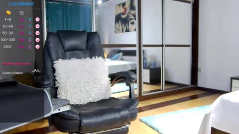 Snapshot of carlaxxx1 chatting on 10-05-25, 08:40 wendymilf online show from 10-05-25, 08:40