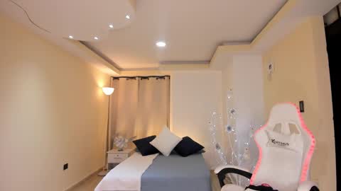 Alejandra online show from 12-20-24, 03:58