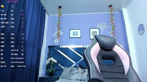 Snapshot of carlie_evans chatting on 12-28-24, 01:17 carlie Evans online show from 12-28-24, 01:17