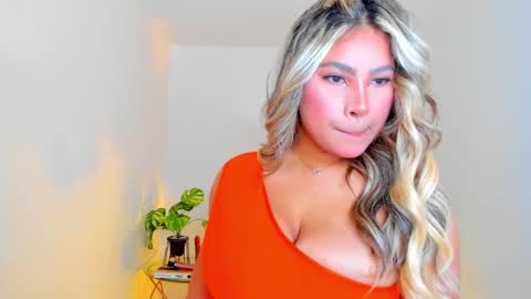 Snapshot of carlota_peach chatting on 12-31-24, 12:46 Andrea online show from 12-31-24, 12:46