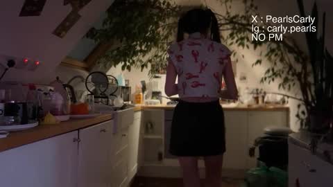 Carly Pearls online show from 12-18-25, 06:19