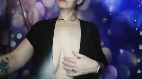 Carly Smiles online show from 11-14-25, 10:58