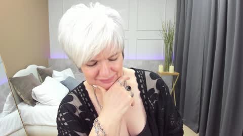 Snapshot of carmensoft chatting on 12-22-24, 02:39 Carmen online show from 12-22-24, 02:39