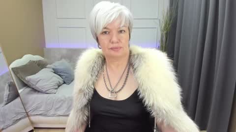 Snapshot of carmensoft chatting on 12-29-24, 03:11 Carmen online show from 12-29-24, 03:11