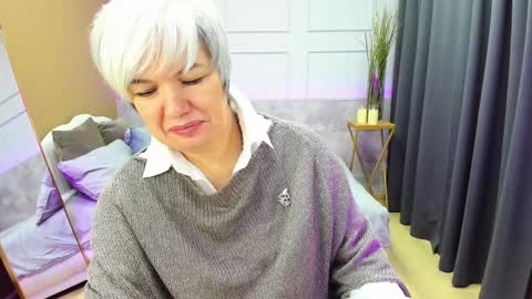 Snapshot of carmensoft chatting on 01-11-25, 08:43 Carmen online show from 01-11-25, 08:43
