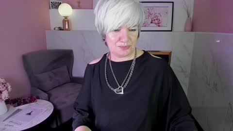 Snapshot of carmensoft chatting on 01-30-25, 12:18 Carmen online show from 01-30-25, 12:18