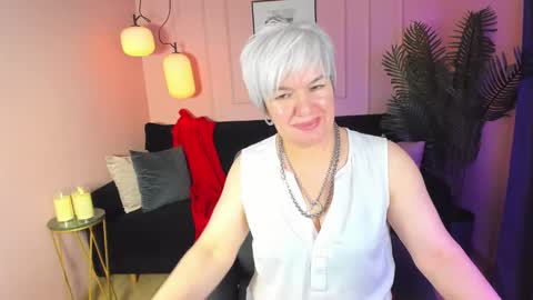Snapshot of carmensoft chatting on 02-15-25, 04:03 Carmen online show from 02-15-25, 04:03