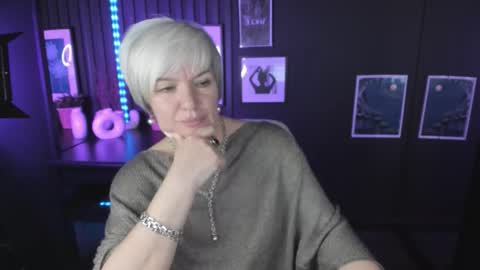 Snapshot of carmensoft chatting on 10-24-25, 09:11 Carmen online show from 10-24-25, 09:11