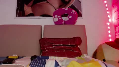 Snapshot of caro_milf_ chatting on 12-25-24, 08:29 Caro milf  online show from 12-25-24, 08:29