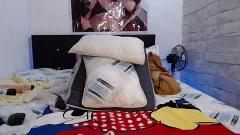Snapshot of caro_milf_ chatting on 02-21-25, 06:40 Caro milf  online show from 02-21-25, 06:40