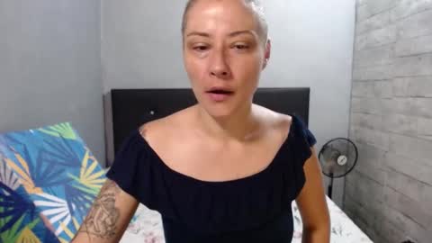 Snapshot of caro_milf_ chatting on 09-11-25, 07:03 Caro milf  online show from 09-11-25, 07:03