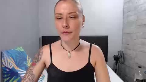 Snapshot of caro_milf_ chatting on 09-15-25, 11:27 Caro milf  online show from 09-15-25, 11:27
